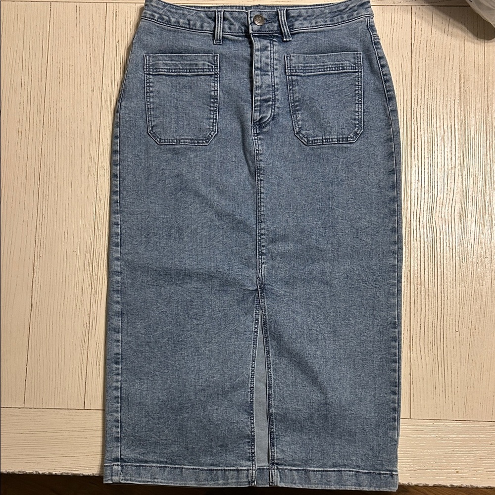 Denim below the knee new skirt. Ophelia Rose size 10.